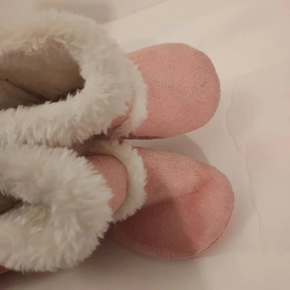 Hot Cakes Baby Girl Pink Fur Booties in Size 3